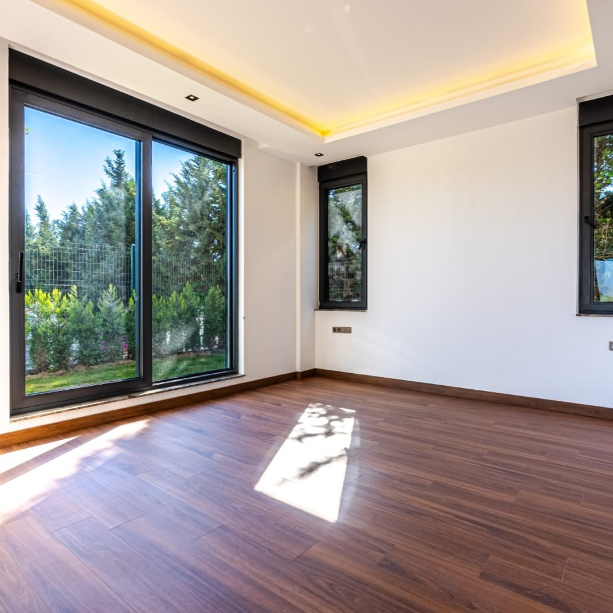 Romslig 4+1 Villa med Basseng & Lekeplass for Barn, BELEK Senter