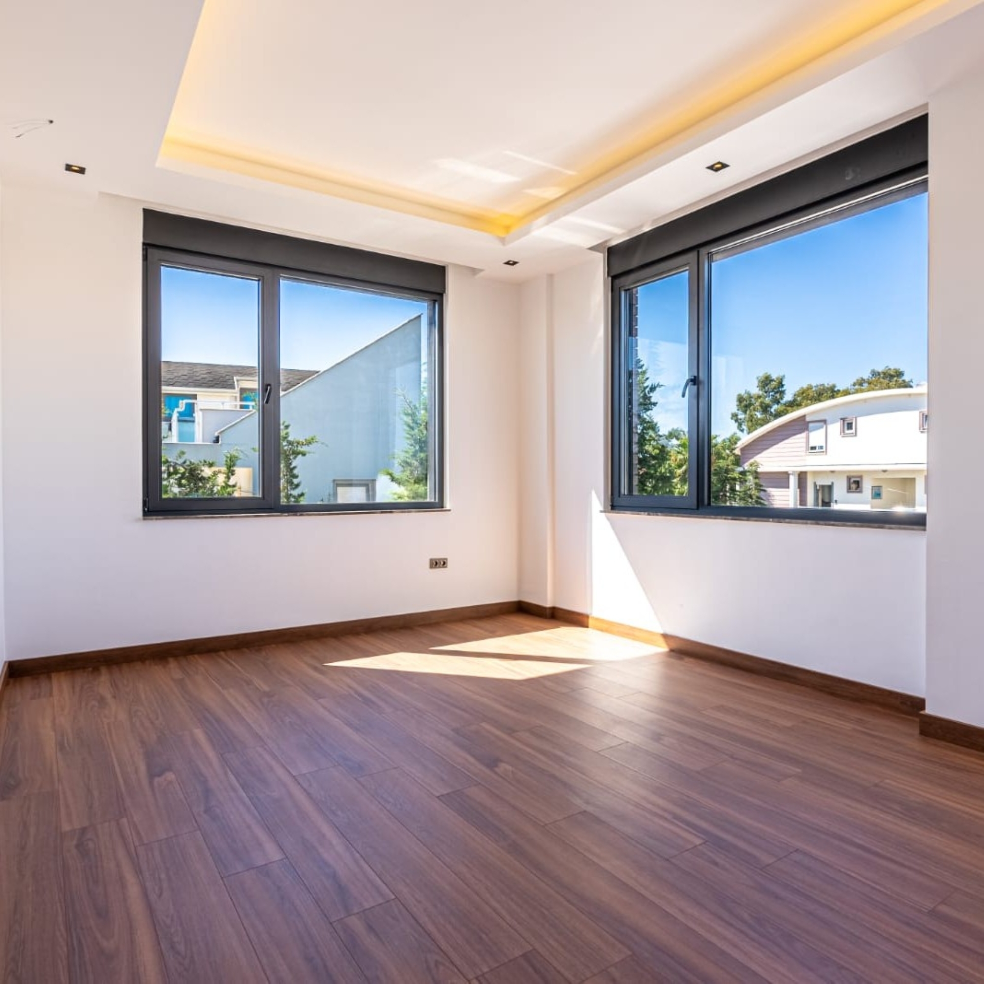 Romslig 4+1 Villa med Basseng & Lekeplass for Barn, BELEK Senter