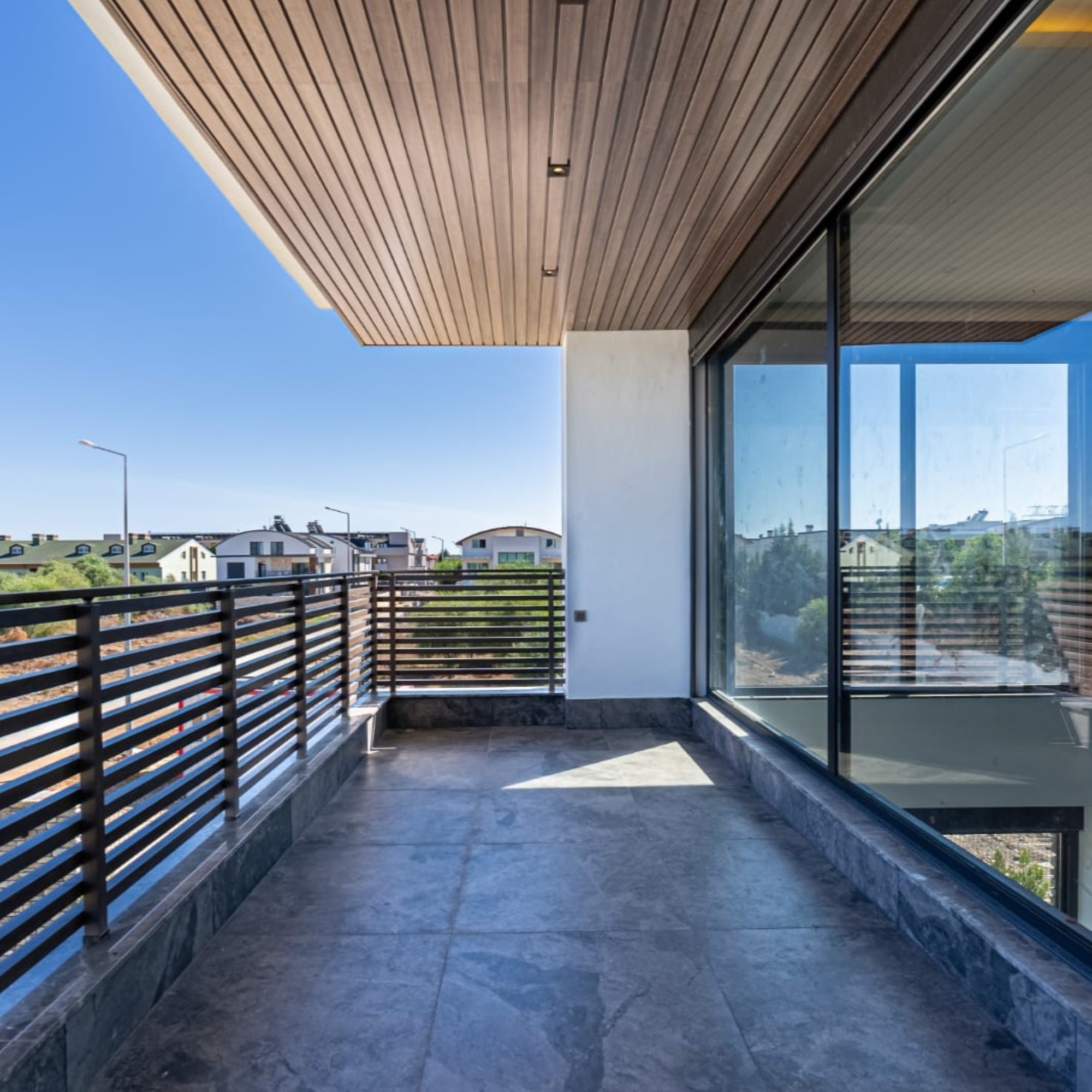 Romslig 4+1 Villa med Basseng & Lekeplass for Barn, BELEK Senter