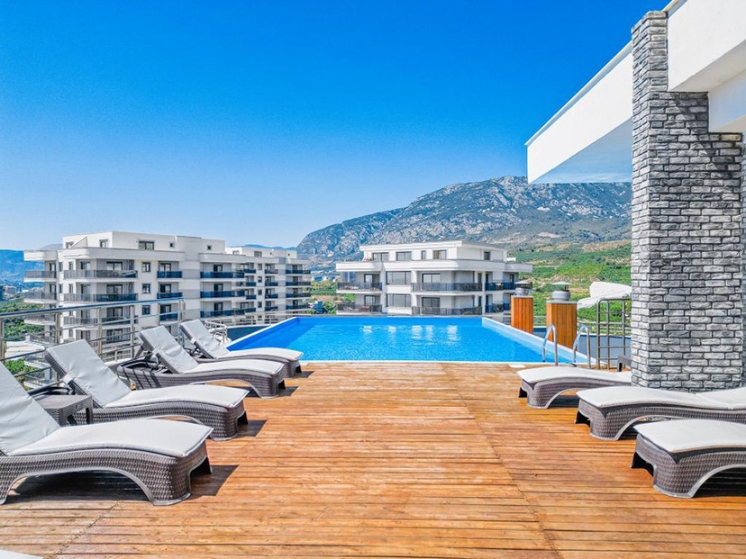 Luxury 2+1 Apartment with Mountain View in Mahmutlar