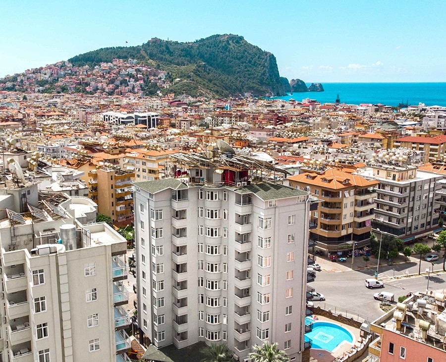 Luxurious 1+1 Apartment with Mountain Views, Alanya Center