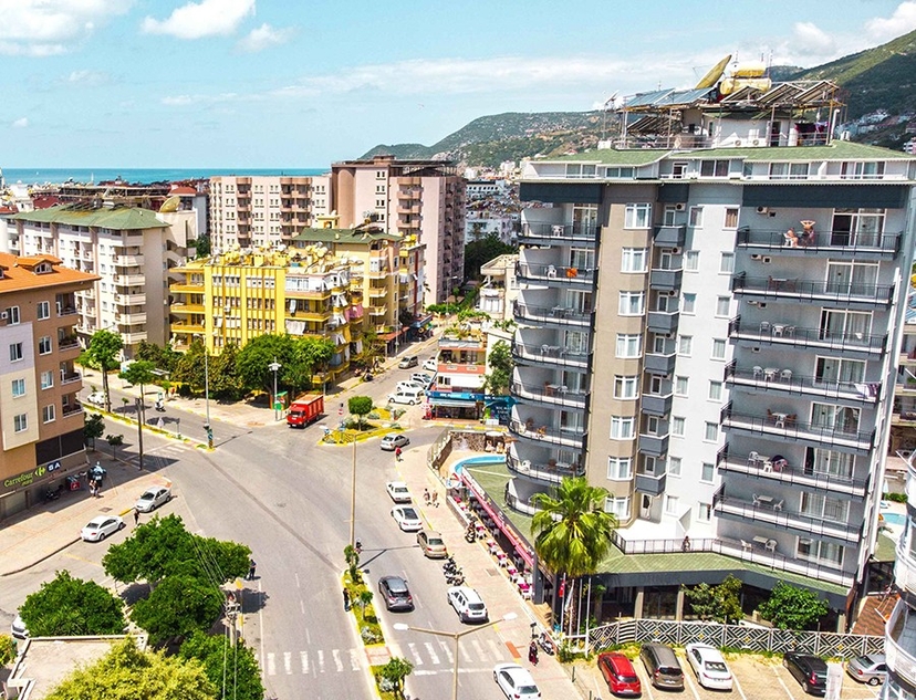 Luxurious 1+1 Apartment with Mountain Views, Alanya Center