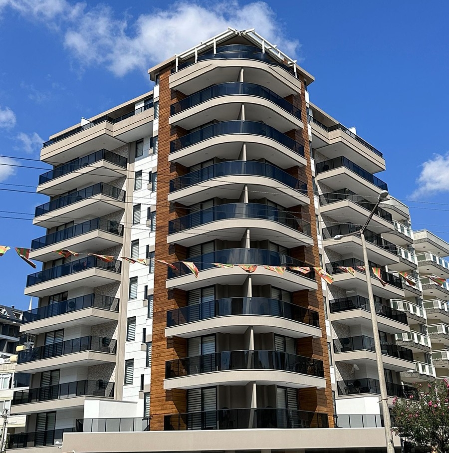 Luxurious 1+1 Apartment with Mountain Views, Alanya Center