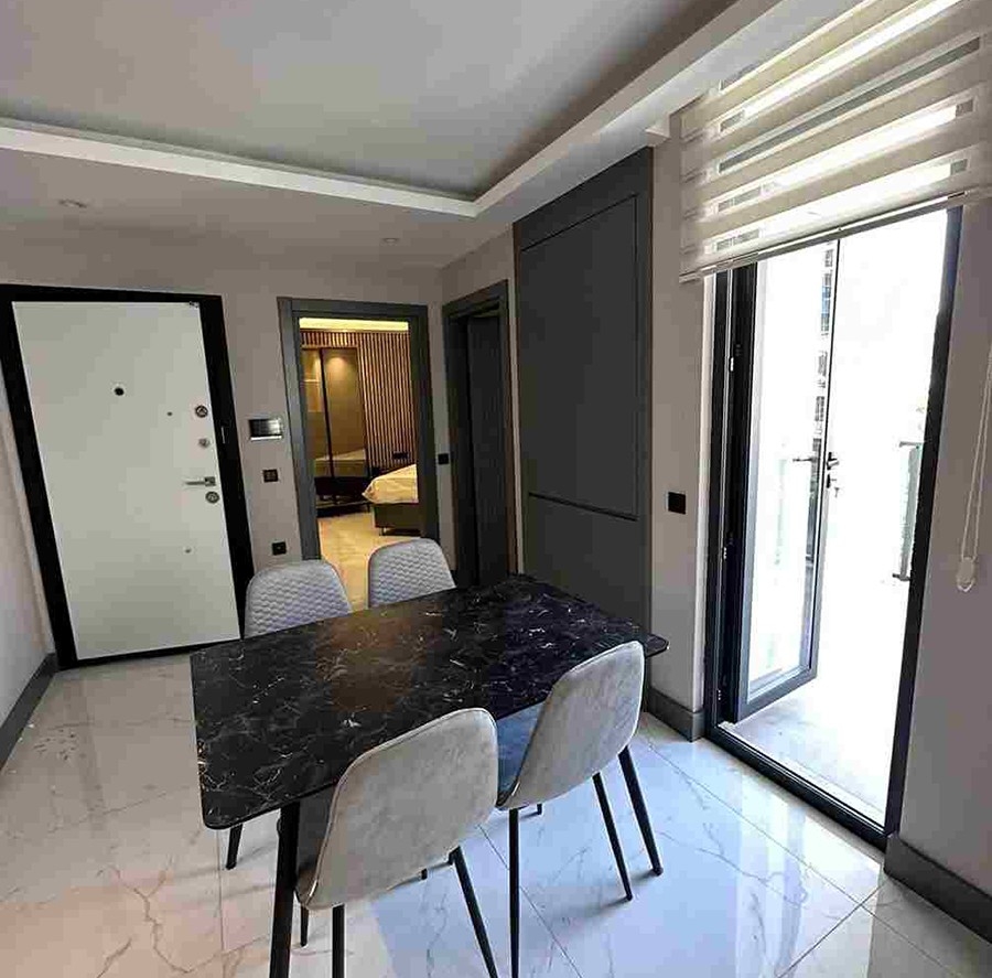 Luxurious 1+1 Apartment with Mountain Views, Alanya Center
