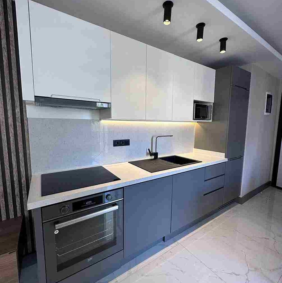 Luxurious 1+1 Apartment with Mountain Views, Alanya Center