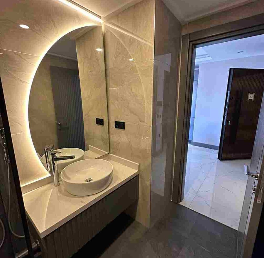 Luxurious 1+1 Apartment with Mountain Views, Alanya Center