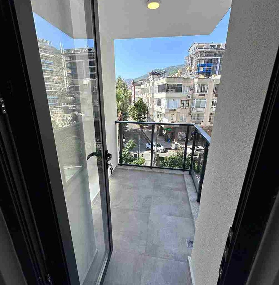 Luxurious 1+1 Apartment with Mountain Views, Alanya Center
