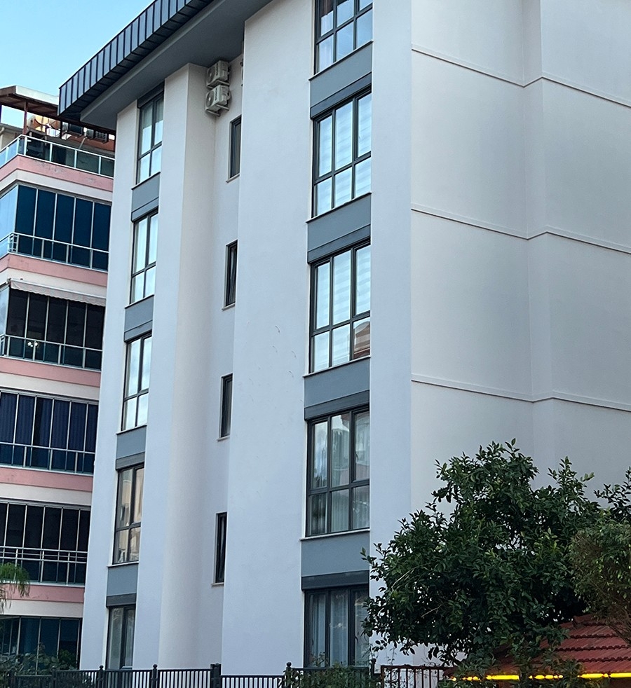 Luxury 1+1 Apartment with Mountain View in Alanya Center