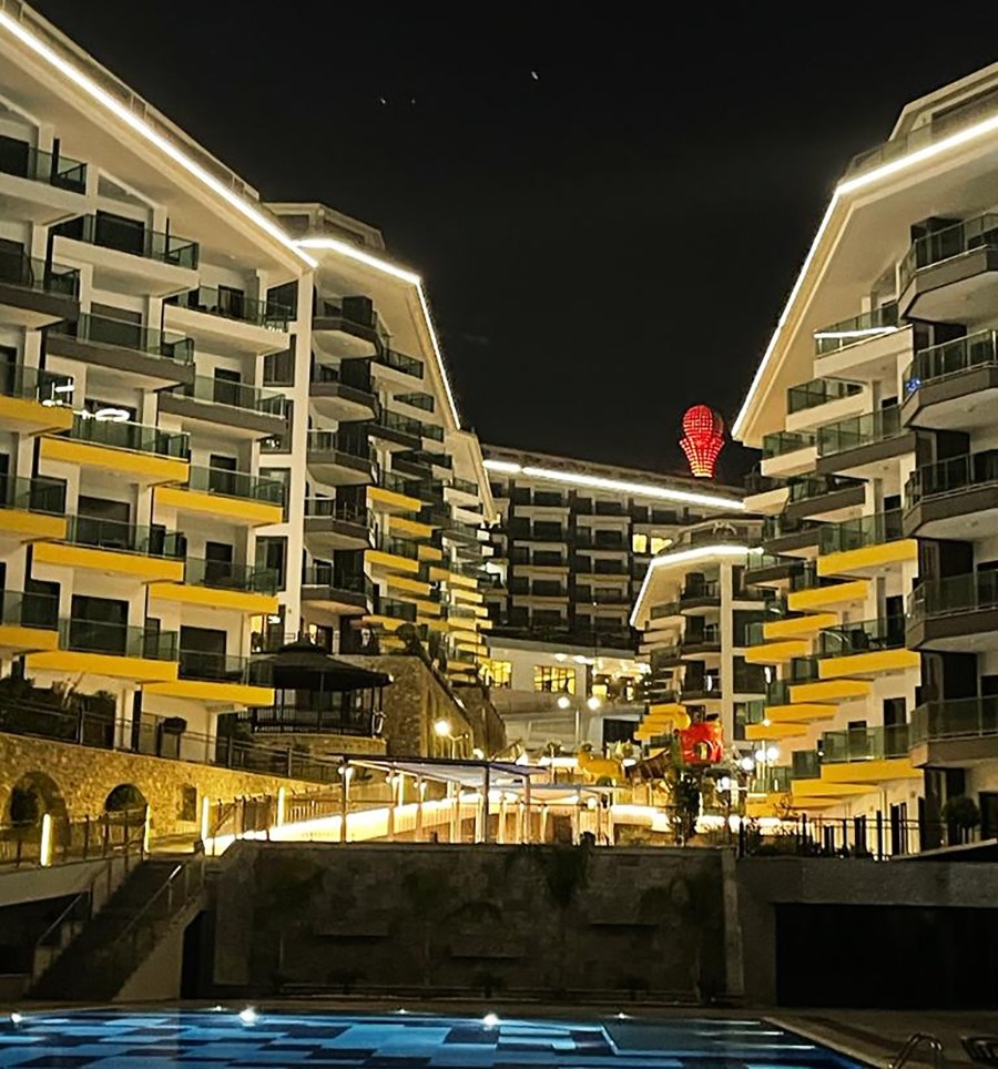 Luksuriøs 2+2 lejlighed med hav- og bjergudsigt i Kargicak, Alanya