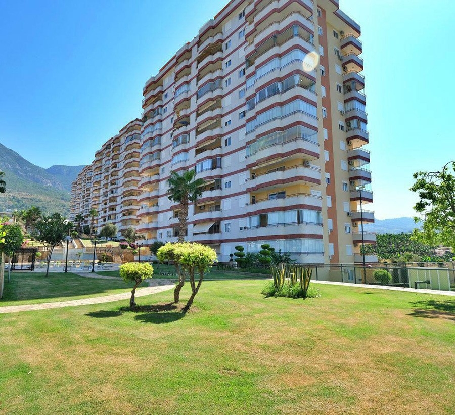 Luxurious 4+1 Sea View Apartment in Mahmutlar