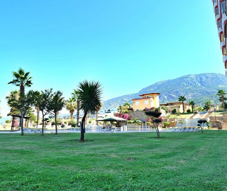 Luxurious 4+1 Sea View Apartment in Mahmutlar