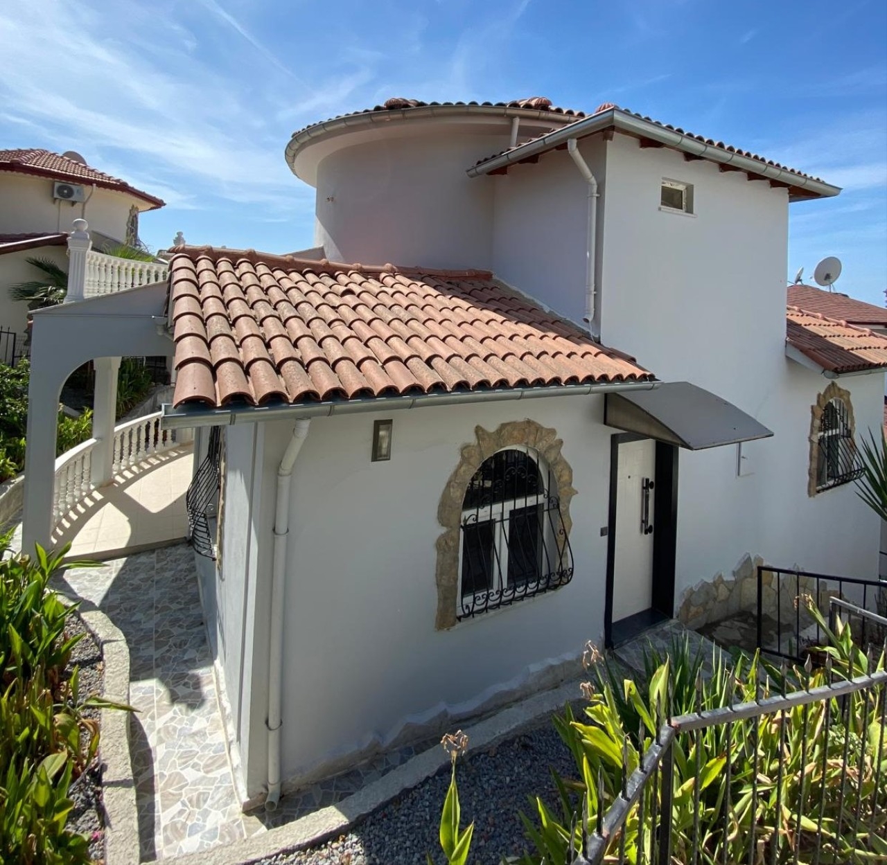 Luxury 3+1 Villa with Sea and Mountain Views in Alanya - Avsallar