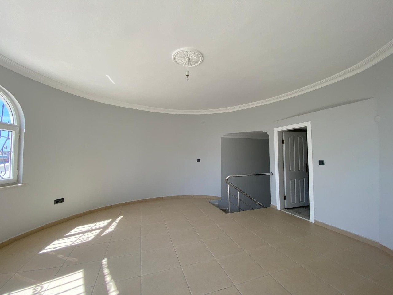 Luxury 3+1 Villa with Sea and Mountain Views in Alanya - Avsallar