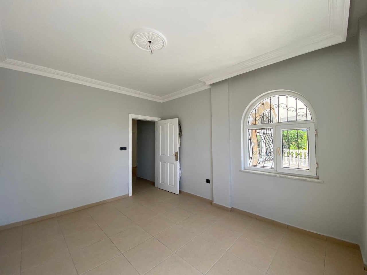 Luxury 3+1 Villa with Sea and Mountain Views in Alanya - Avsallar