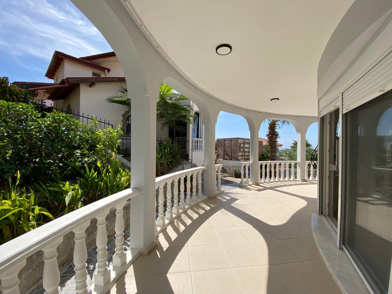 Luxury 3+1 Villa with Sea and Mountain Views in Alanya - Avsallar