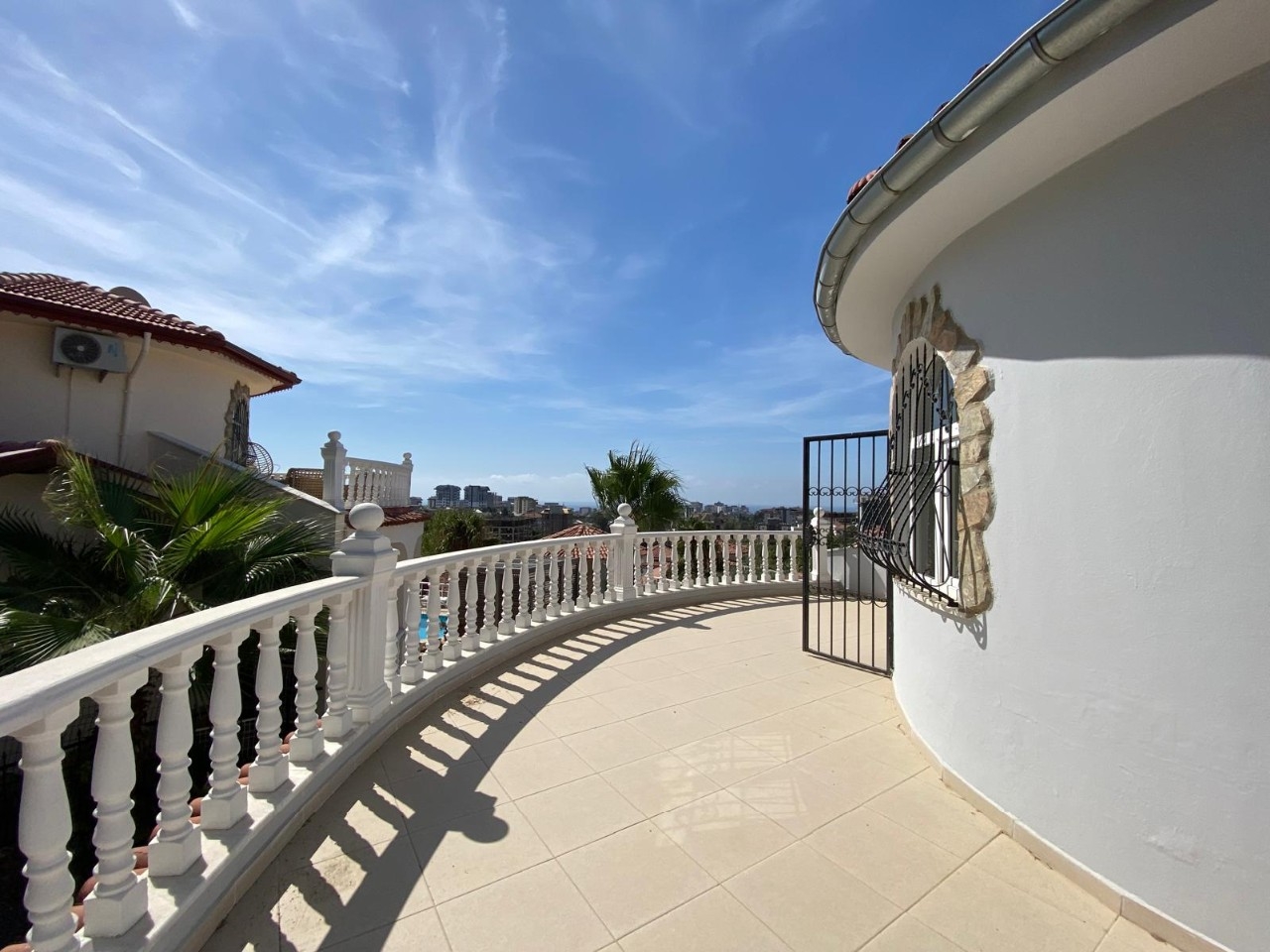 Luxury 3+1 Villa with Sea and Mountain Views in Alanya - Avsallar
