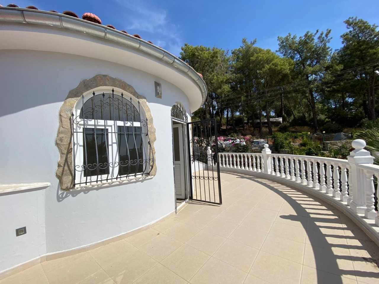 Luxury 3+1 Villa with Sea and Mountain Views in Alanya - Avsallar