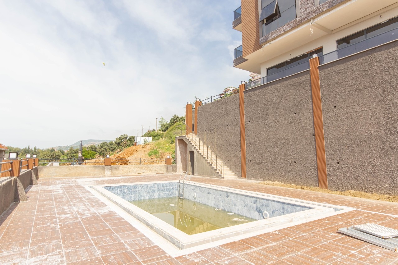 Luksuriøs 1+1 Lejlighed med Hav- og Bjergudsigt, Alanya Center