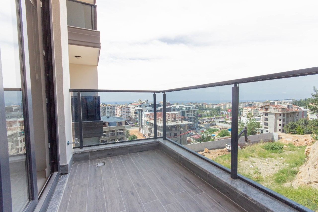 Luksuriøs 1+1 Lejlighed med Hav- og Bjergudsigt, Alanya Center