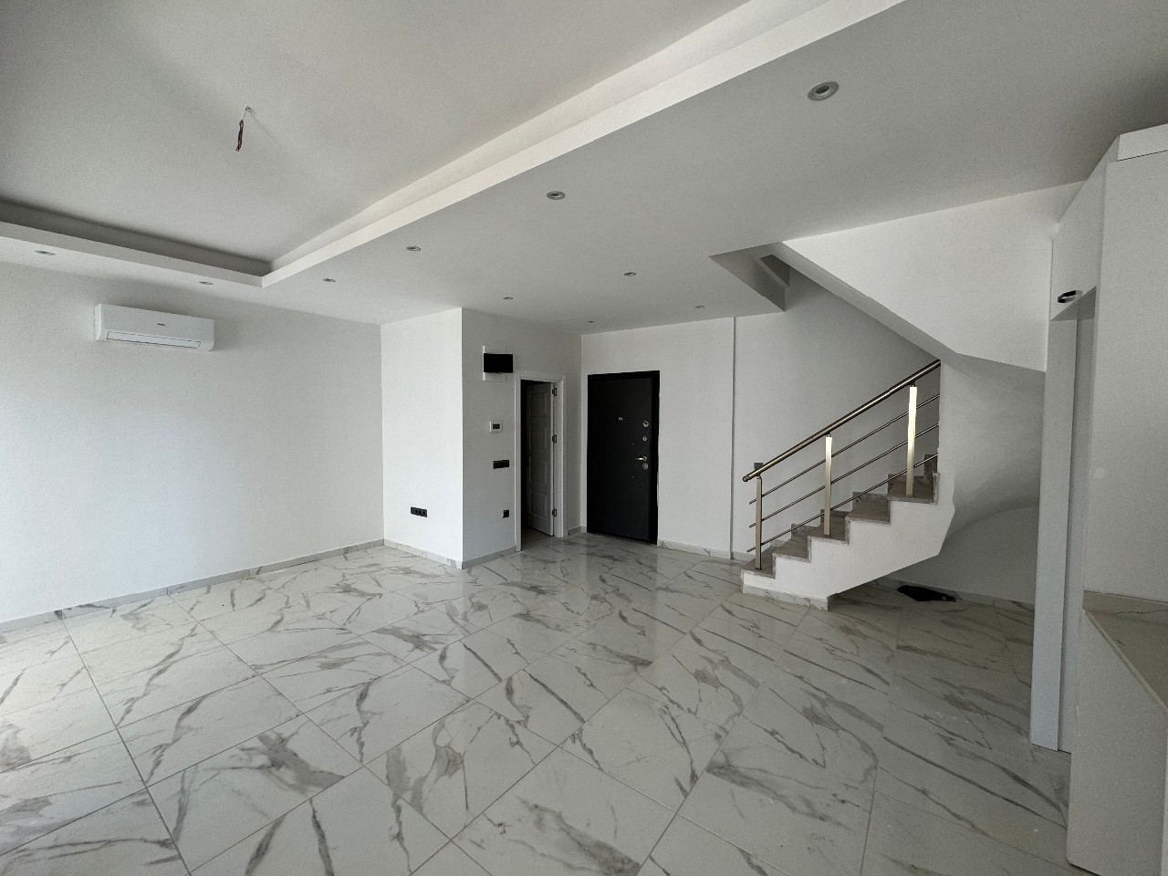 Luxuriöses 2+1 Apartment mit Bergblick im Zentrum von Alanya