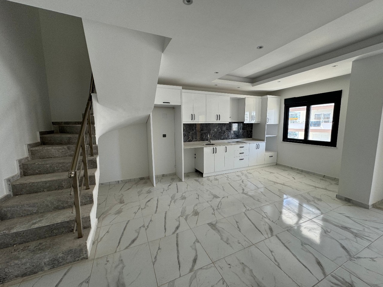 Luxuriöses 2+1 Apartment mit Bergblick im Zentrum von Alanya