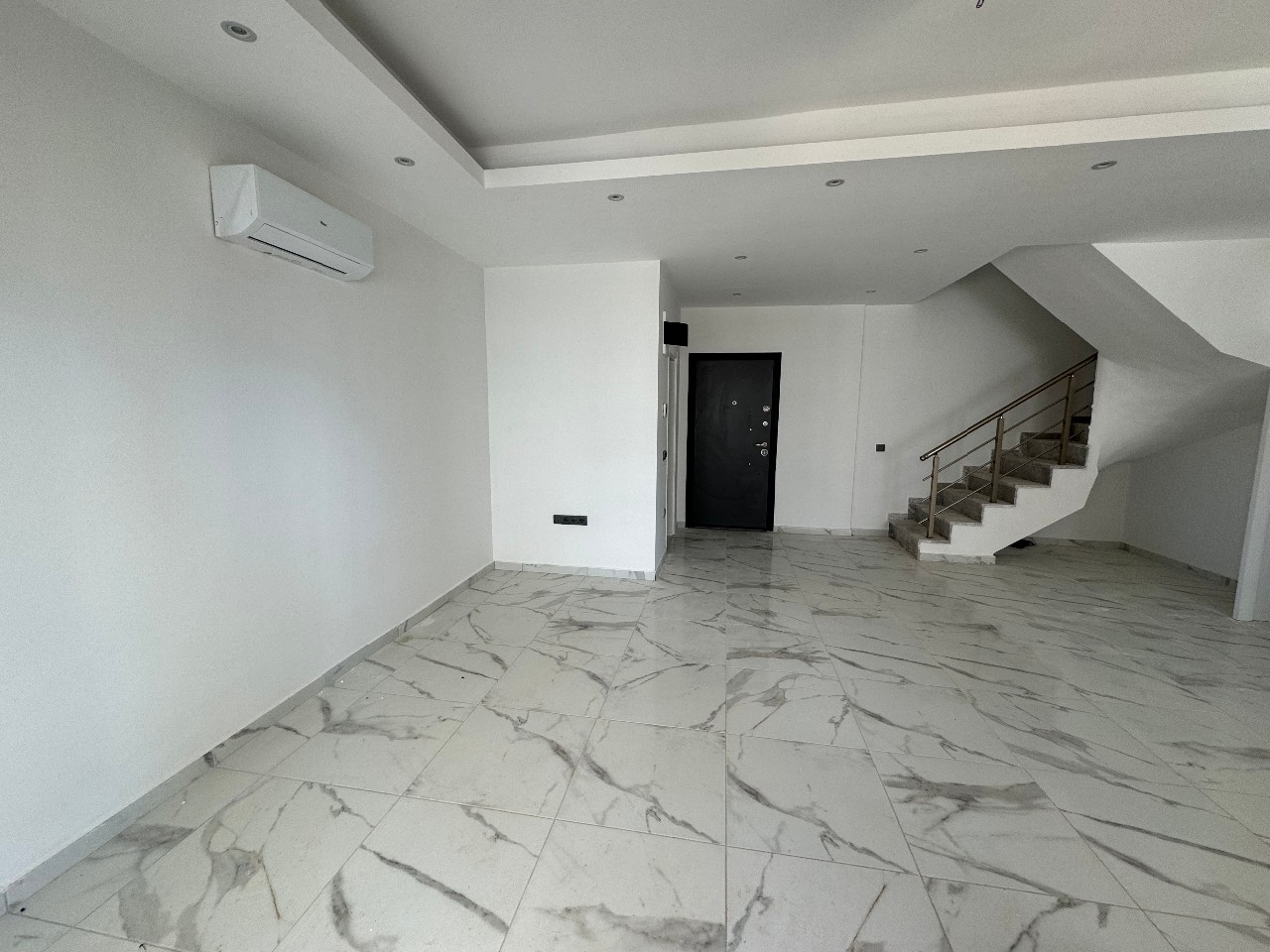Luxuriöses 2+1 Apartment mit Bergblick im Zentrum von Alanya