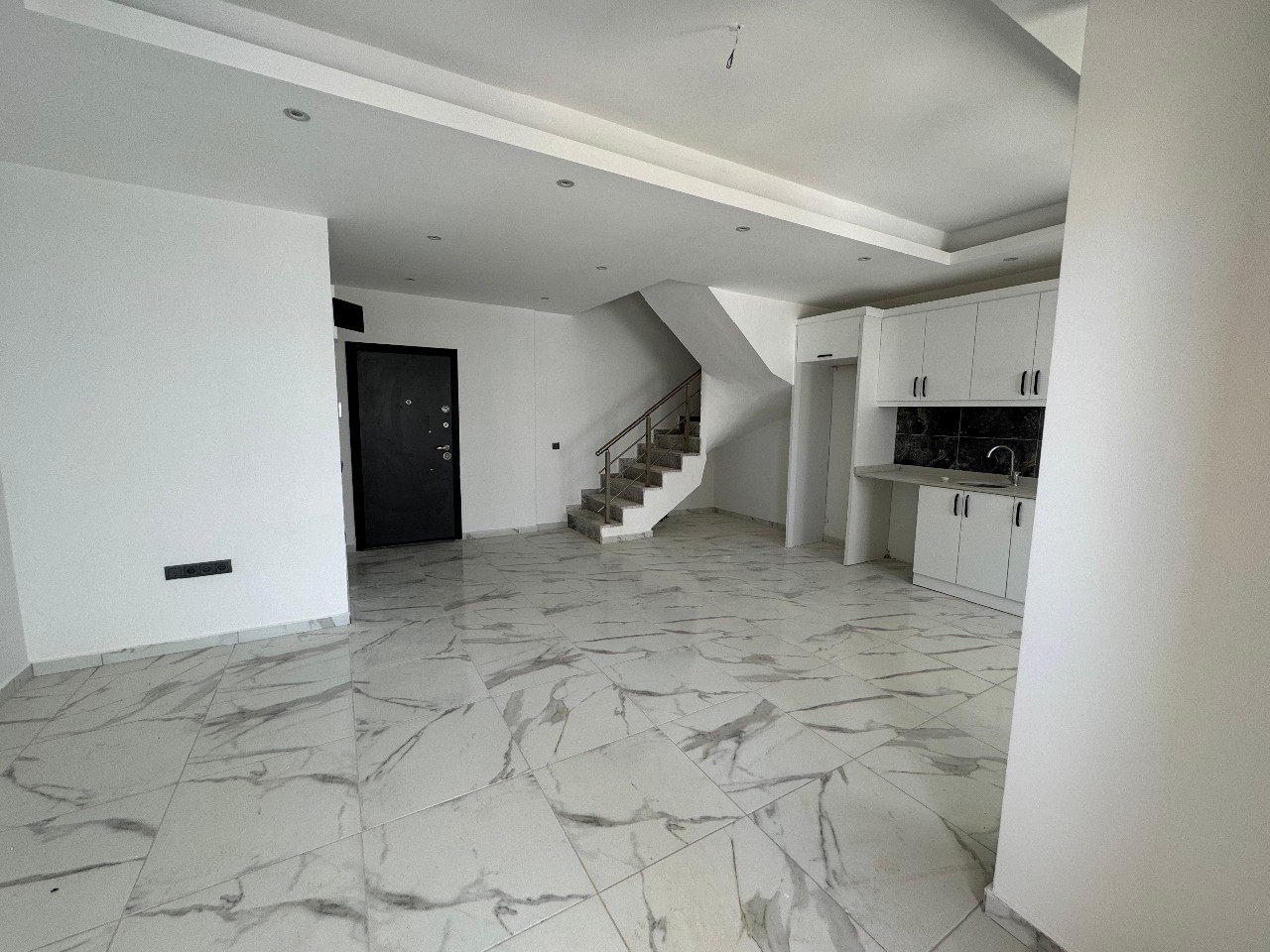Luxuriöses 2+1 Apartment mit Bergblick im Zentrum von Alanya