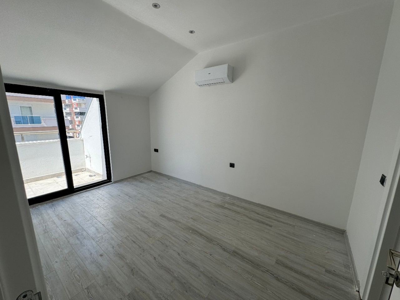 Luxuriöses 2+1 Apartment mit Bergblick im Zentrum von Alanya