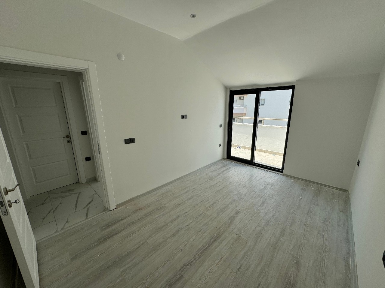 Luxuriöses 2+1 Apartment mit Bergblick im Zentrum von Alanya