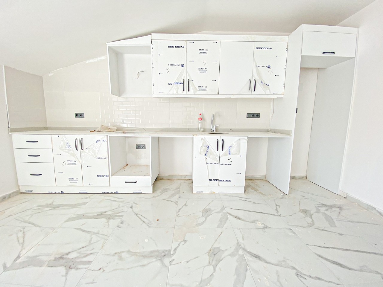 Luxuriöse 3+1 Wohnung mit Burg- und Bergblick, Alanya Zentrum