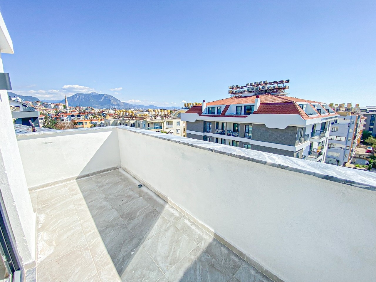 Luxuriöse 3+1 Wohnung mit Burg- und Bergblick, Alanya Zentrum