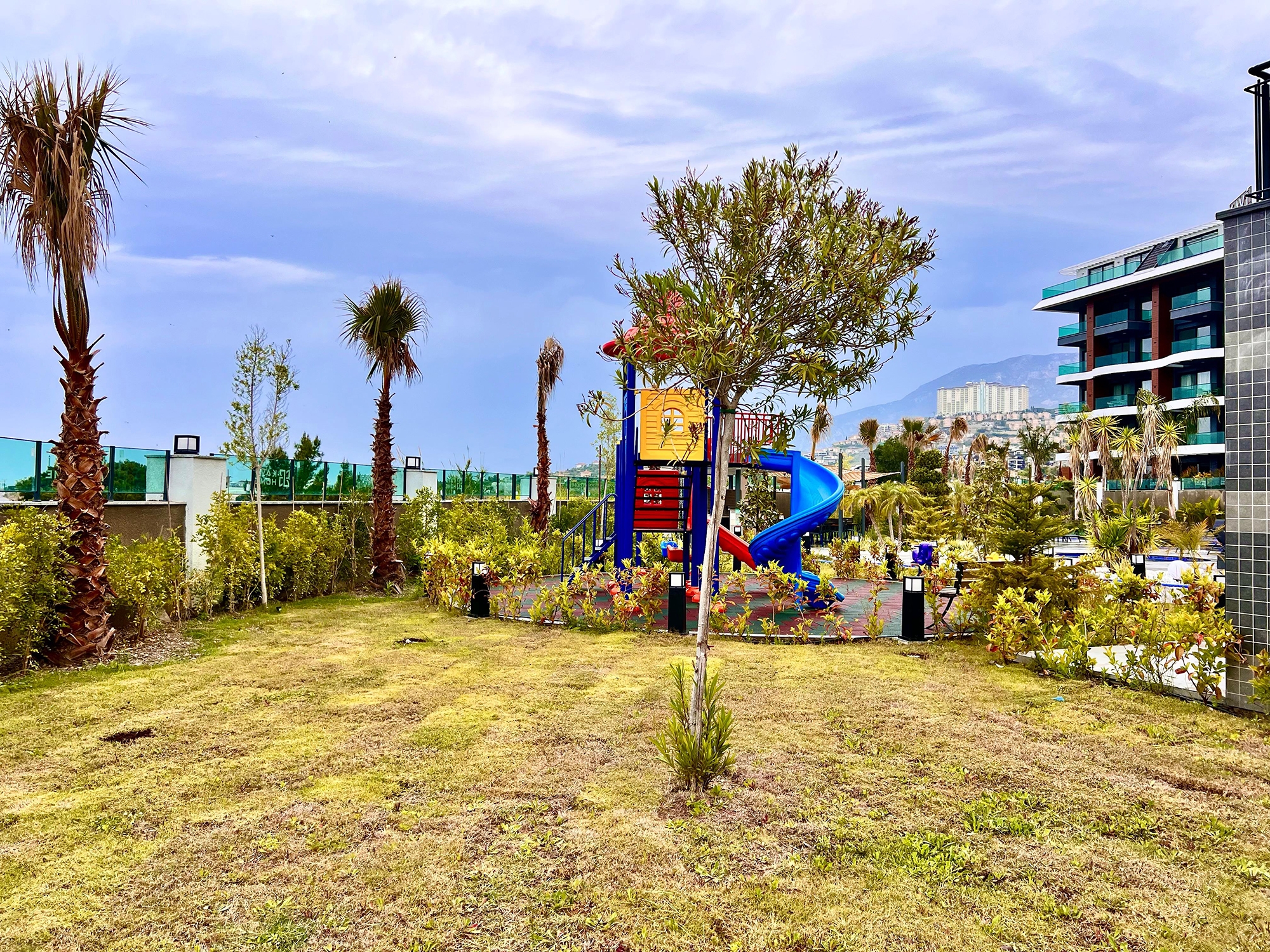 Lyxig 2+1 lägenhet med bergsutsikt, Alanya - Kargicak