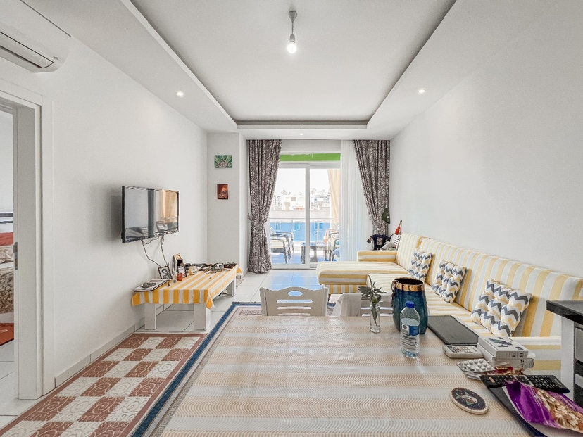 Modern 1+1 lägenhet med bergsutsikt i Alanya