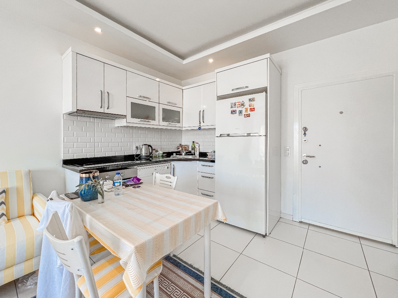 Modern 1+1 lägenhet med bergsutsikt i Alanya
