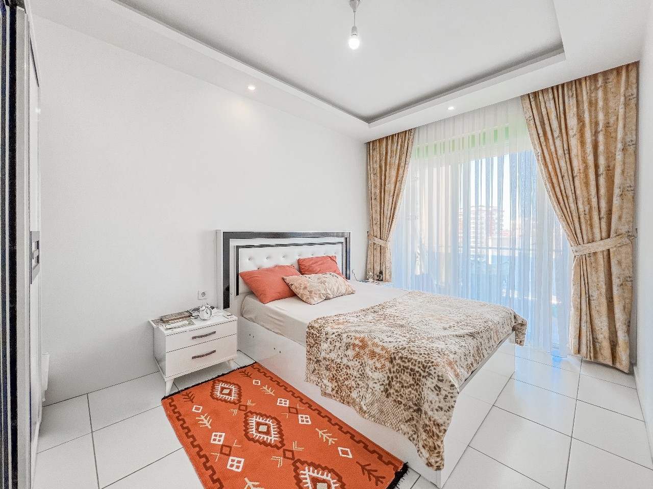 Modern 1+1 lägenhet med bergsutsikt i Alanya