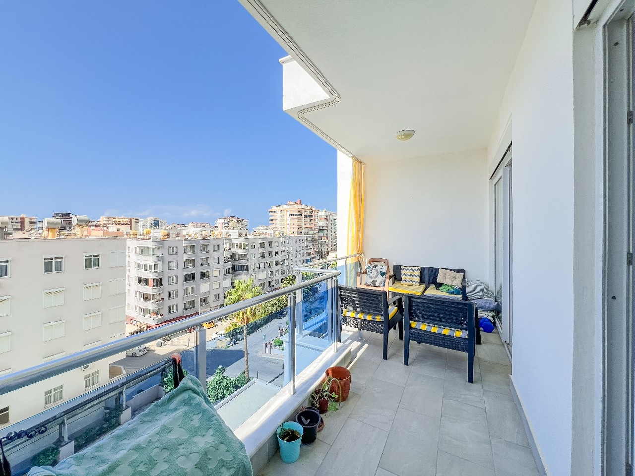 Modern 1+1 lägenhet med bergsutsikt i Alanya
