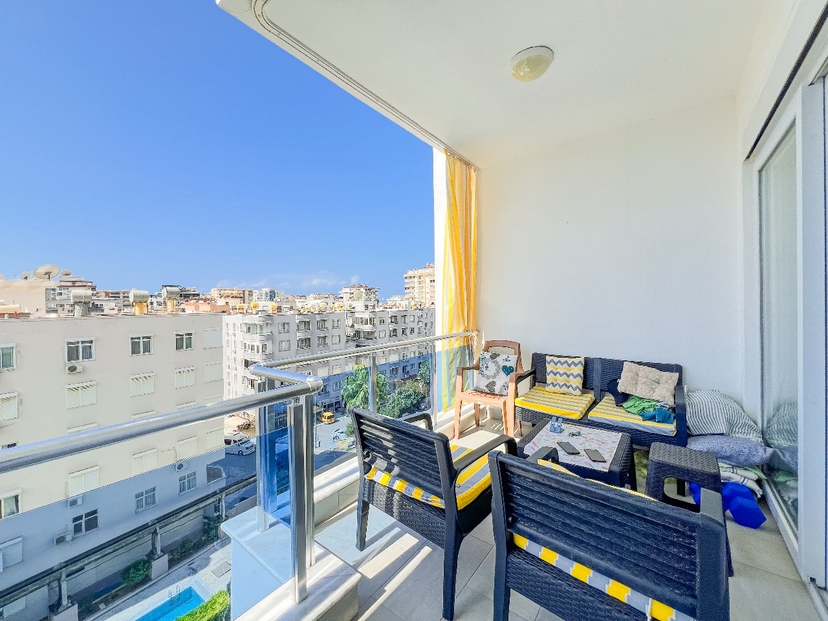 Modern 1+1 lägenhet med bergsutsikt i Alanya