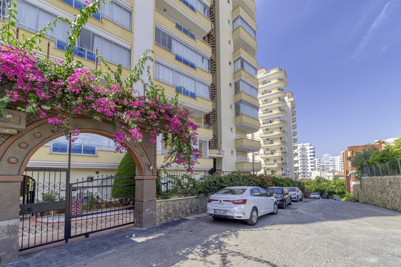 Luxurious 3+1 Apartment with Sea and Mountain Views, Alanya - Mahmutlar