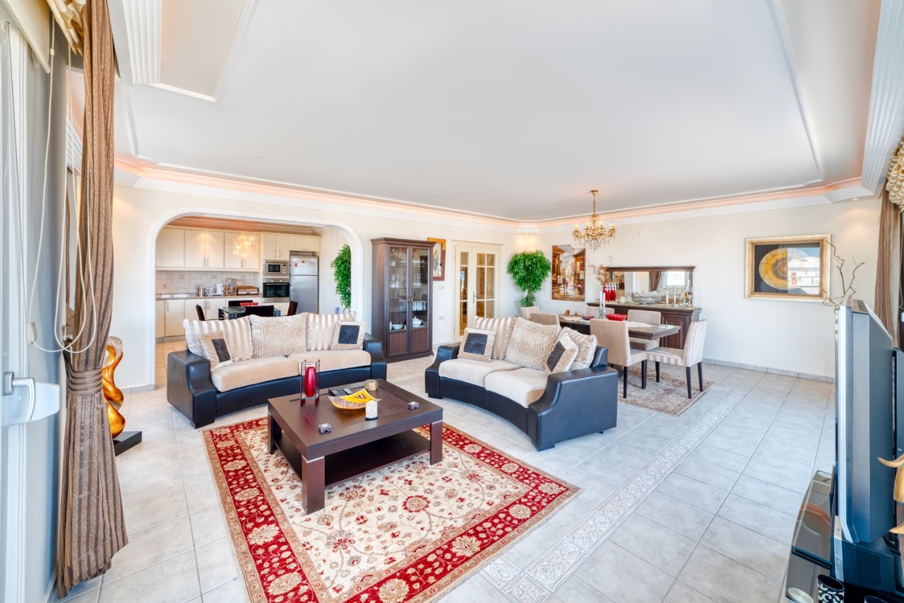 Luxurious 3+1 Apartment with Sea and Mountain Views, Alanya - Mahmutlar