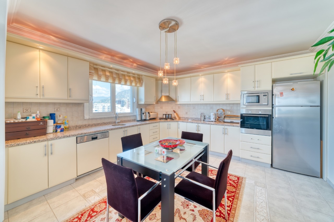 Luxurious 3+1 Apartment with Sea and Mountain Views, Alanya - Mahmutlar