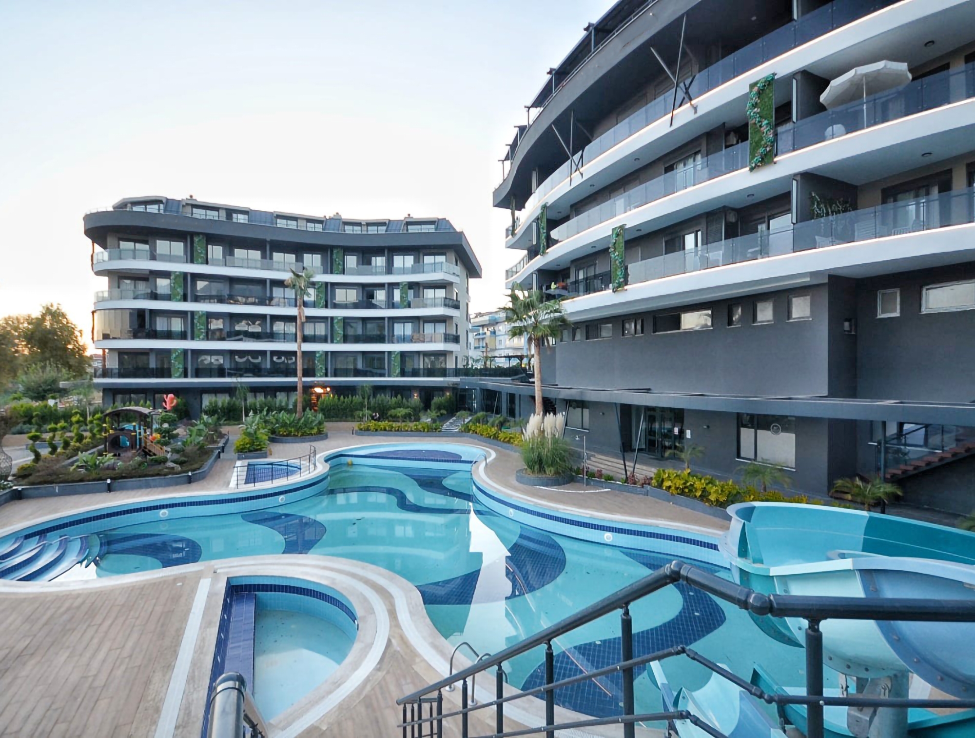 Luksus 1+1 Lejlighed med Bjergudsigt i Alanya - Oba