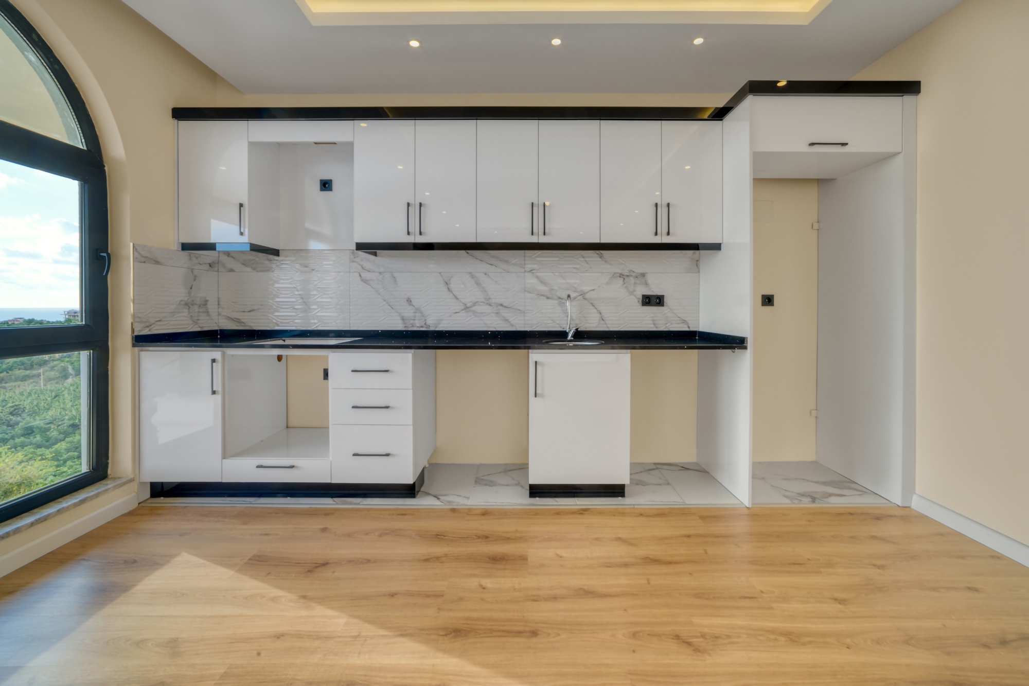 Luxury 3+1 Apartment with Sea and Castle Views, Alanya - Kestel