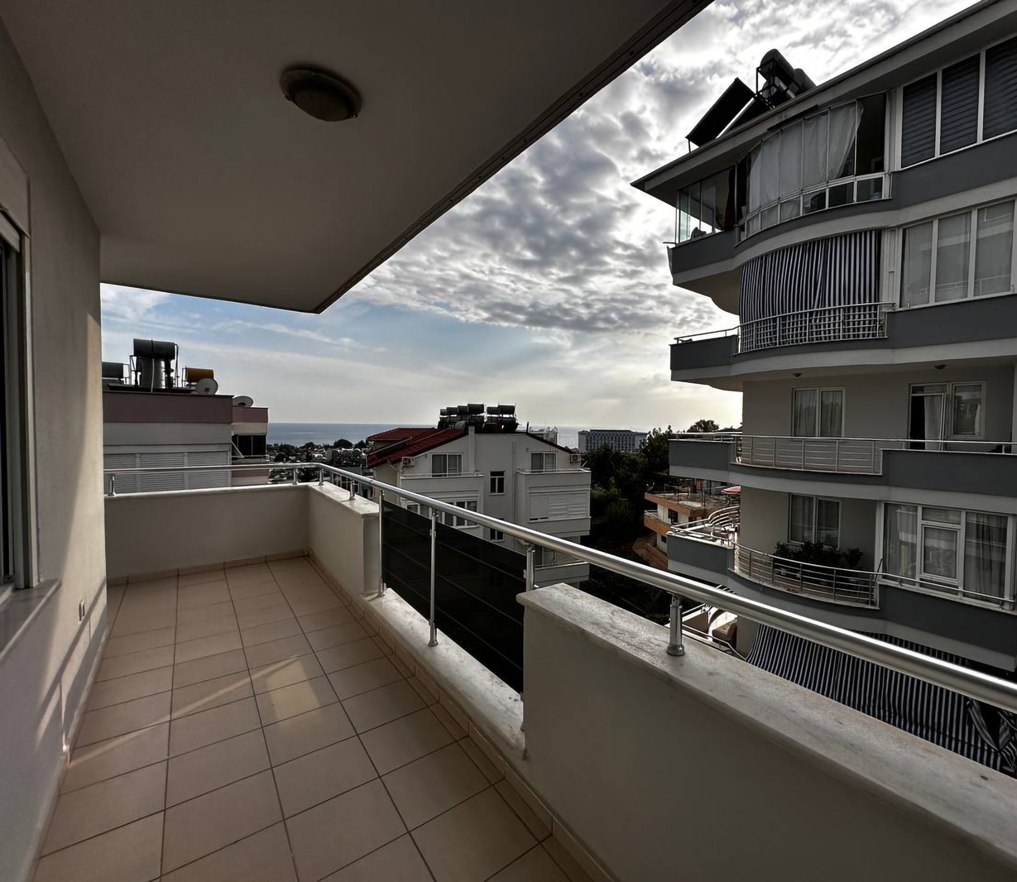 Moderni 2+1 asunto vuorinäköalalla, Alanya Avsallar