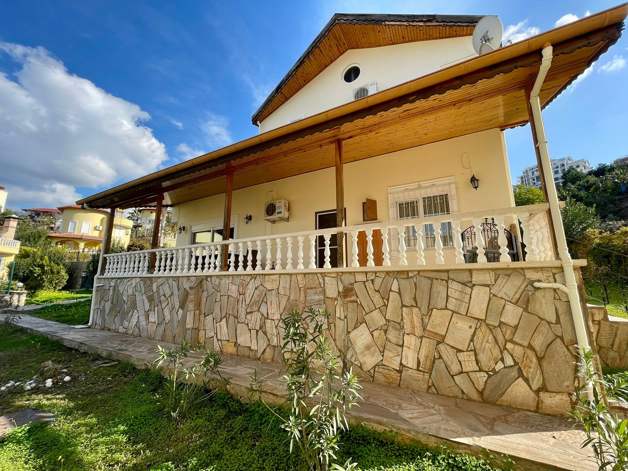 Fantastisk Udsigt 3+1 Villa i Kargicak, Alanya