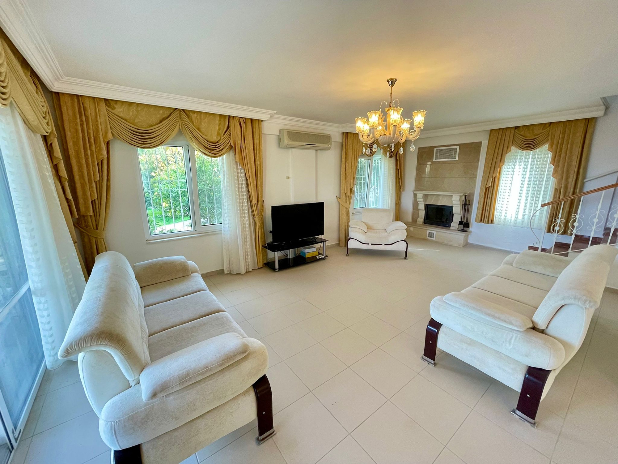 Fantastisk Udsigt 3+1 Villa i Kargicak, Alanya
