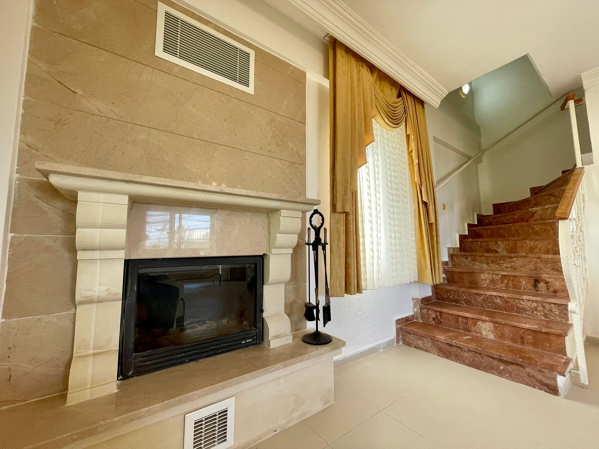 Fantastisk Udsigt 3+1 Villa i Kargicak, Alanya