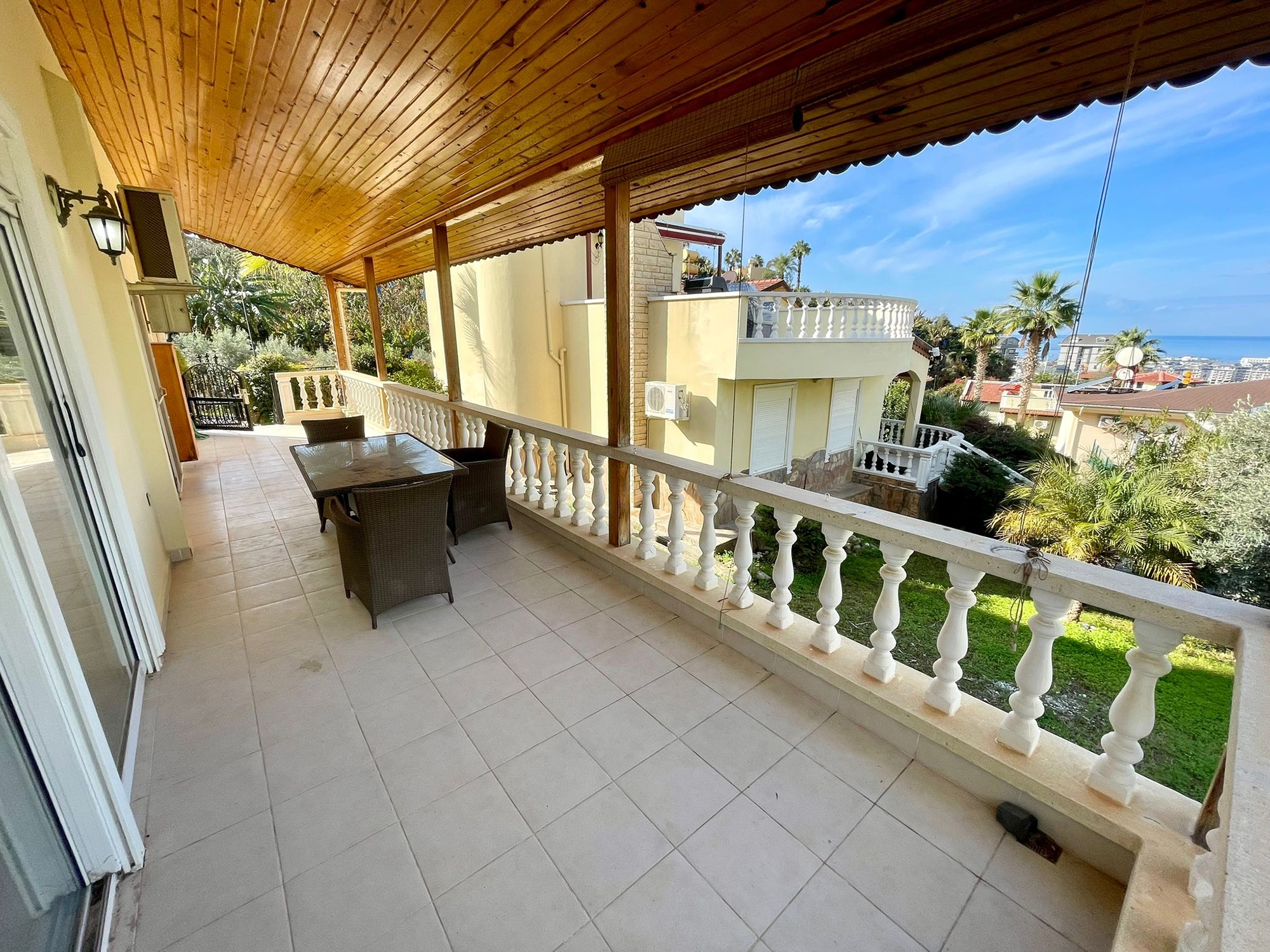 Fantastisk Udsigt 3+1 Villa i Kargicak, Alanya