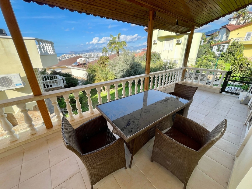 Fantastisk Udsigt 3+1 Villa i Kargicak, Alanya