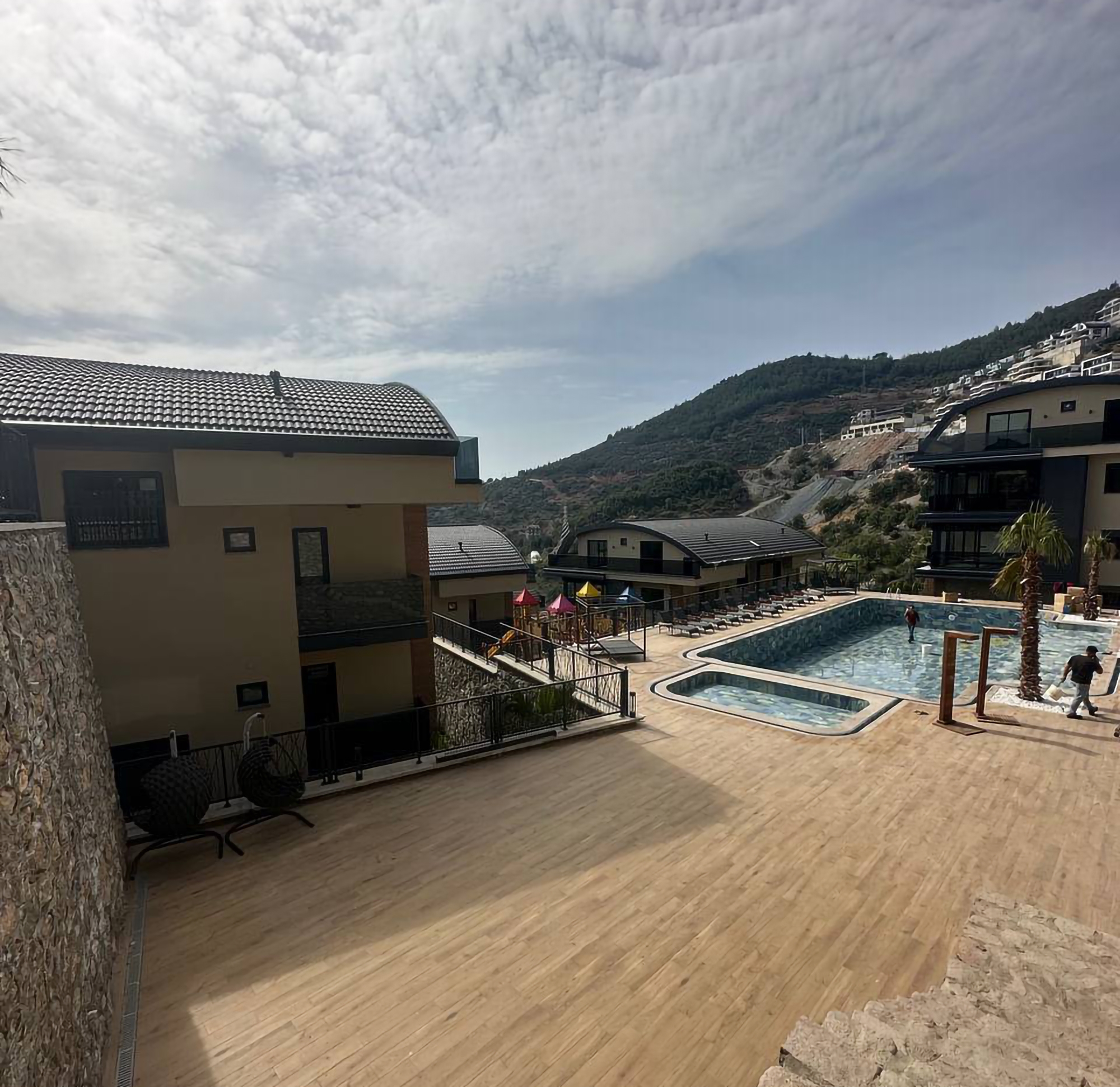 Luxuriöse 4+1 Gartenwohnung mit Meerblick und Burgblick in Alanya-Tepe