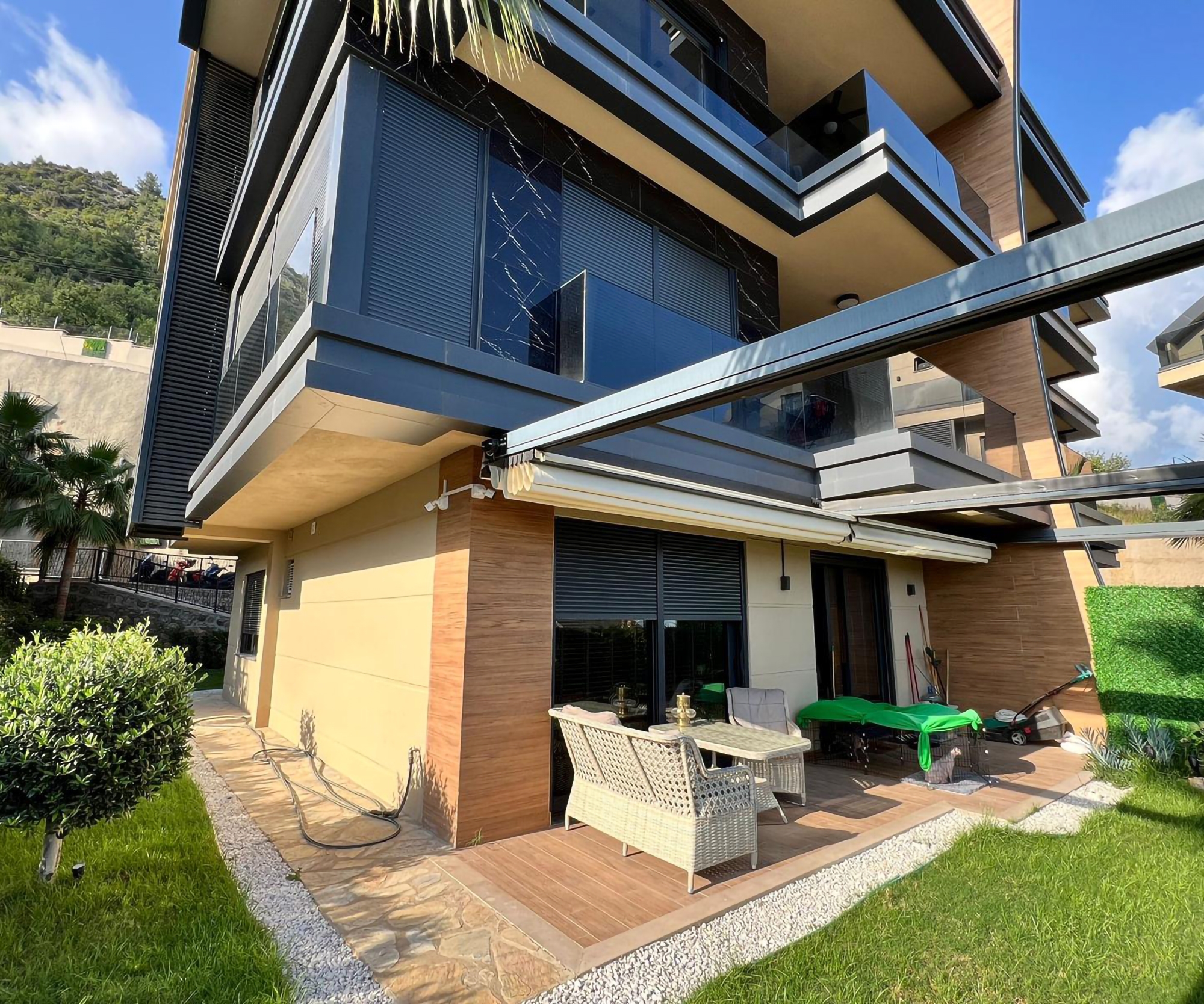 Luxuriöse 4+1 Gartenwohnung mit Meerblick und Burgblick in Alanya-Tepe